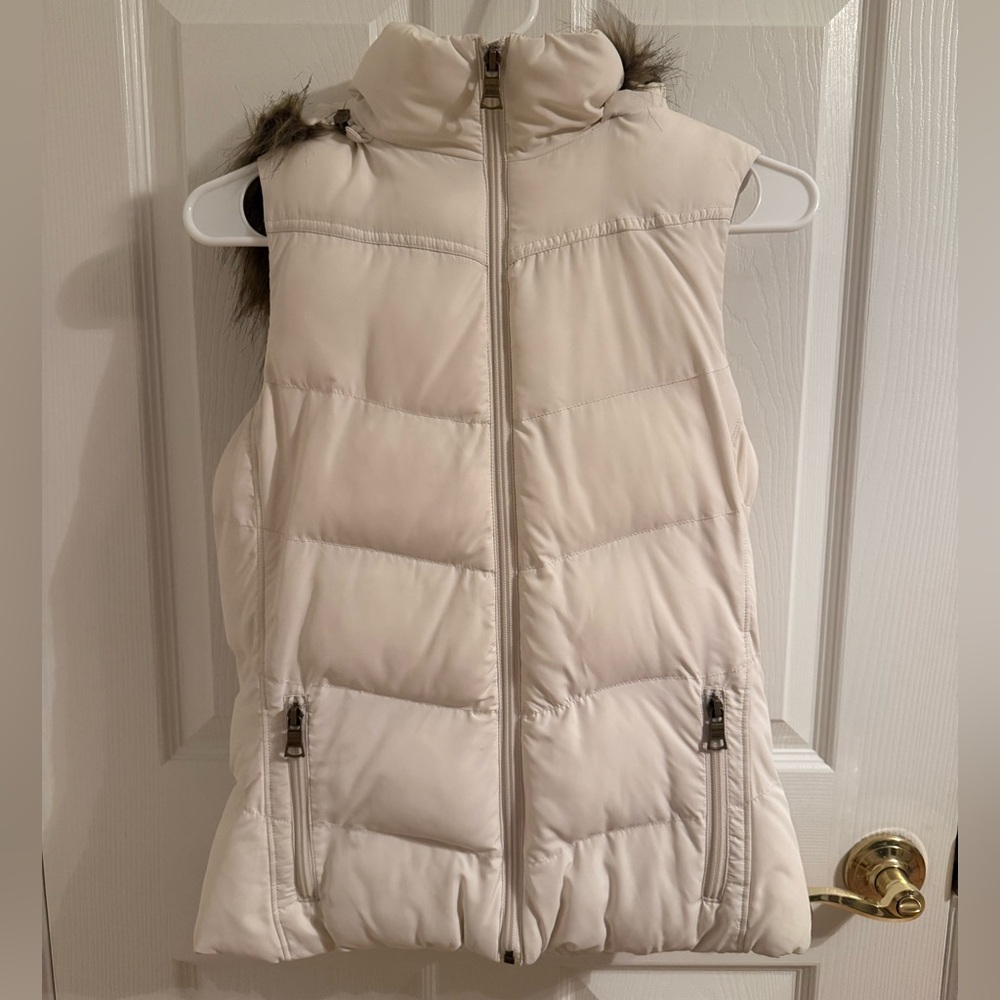 Women's White Puffer Vest with Faux Fur Trim XS